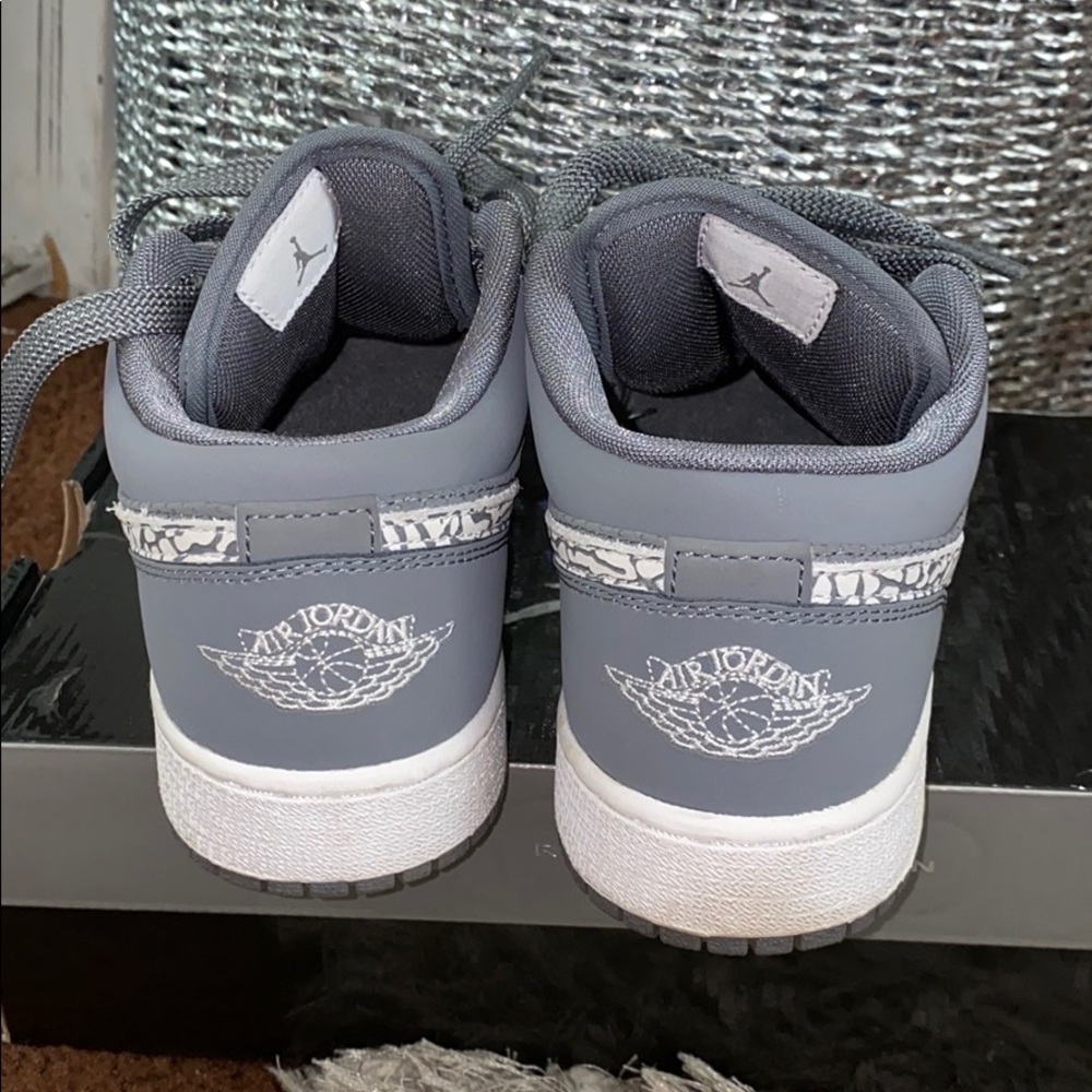 Shoes - Picture 3 of 4